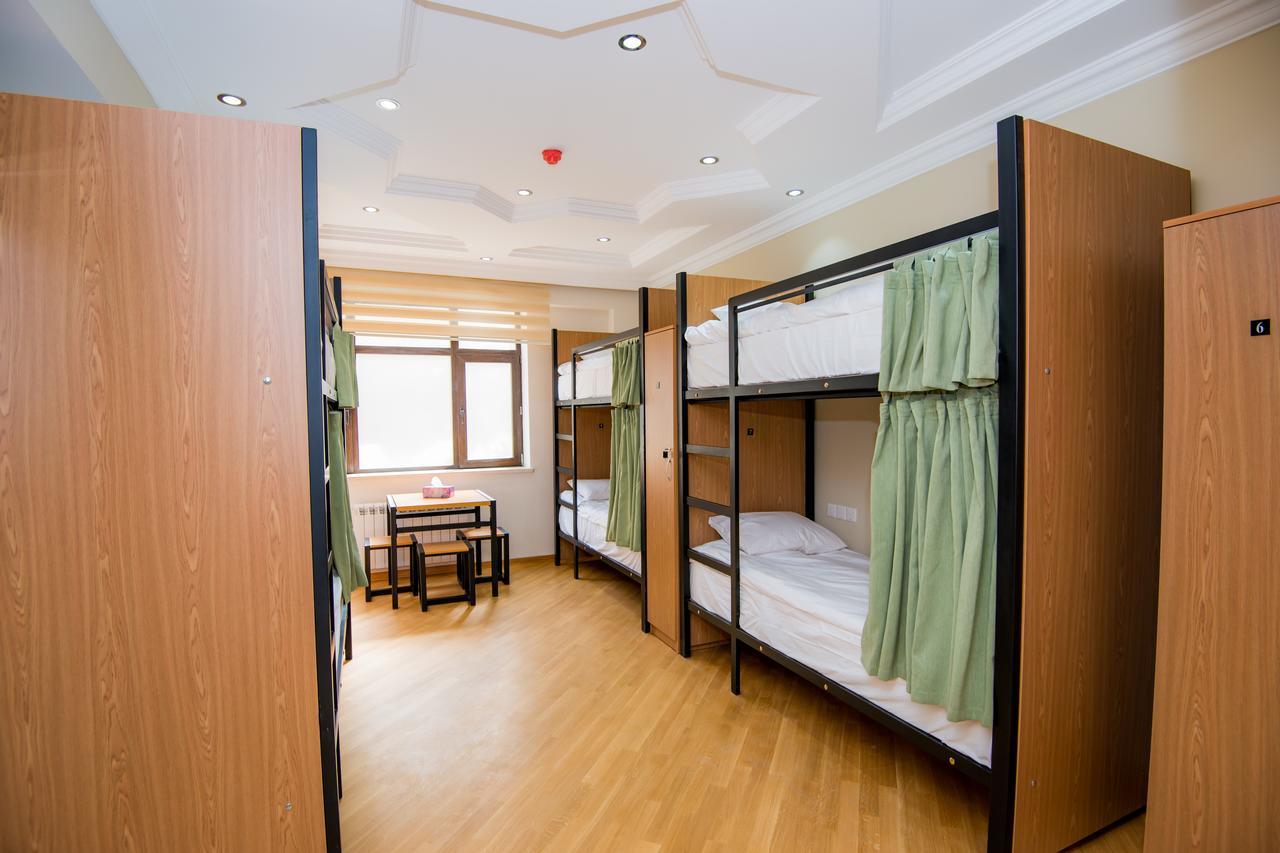 Feyu Hostel Baky Esterno foto