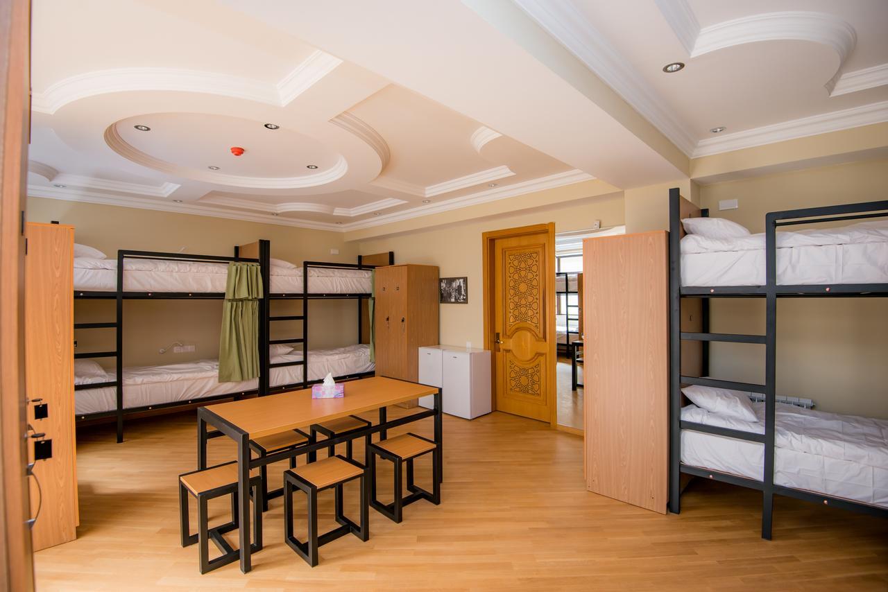 Feyu Hostel Baky Esterno foto